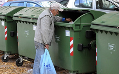 Hrvatska u govnima: Jesu li ljudi ikada u povijesti Hrvatske umjesto po poljima kopali po kontejnerijma? Hrvatska u govnima: Jesu li ljudi ikada u povijesti Hrvatske umjesto po poljima kopali po kontejnerijma?